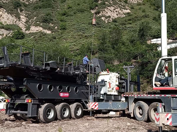 大型移動(dòng)式石子粉碎機(jī)設(shè)備種類、型號(hào)及配置詳解