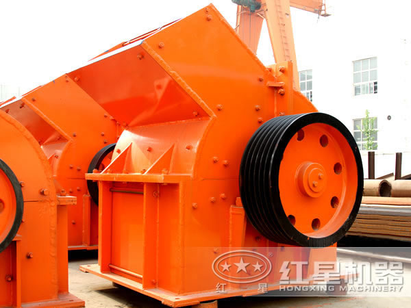 錘式破碎機(jī)側(cè)面展示
