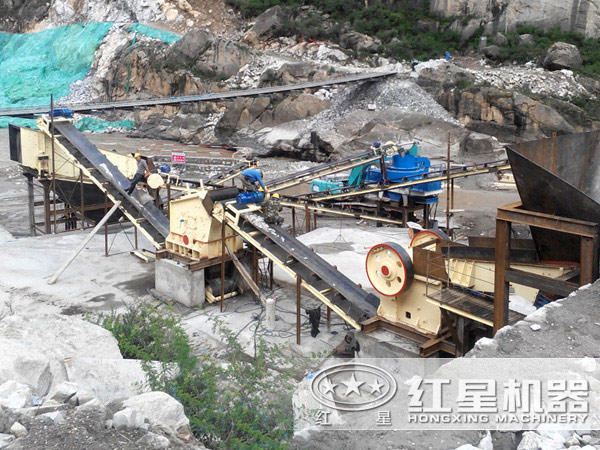 礦石破碎機(jī)現(xiàn)場