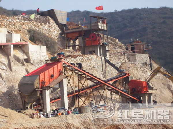 筑路砂石生產(chǎn)現(xiàn)場