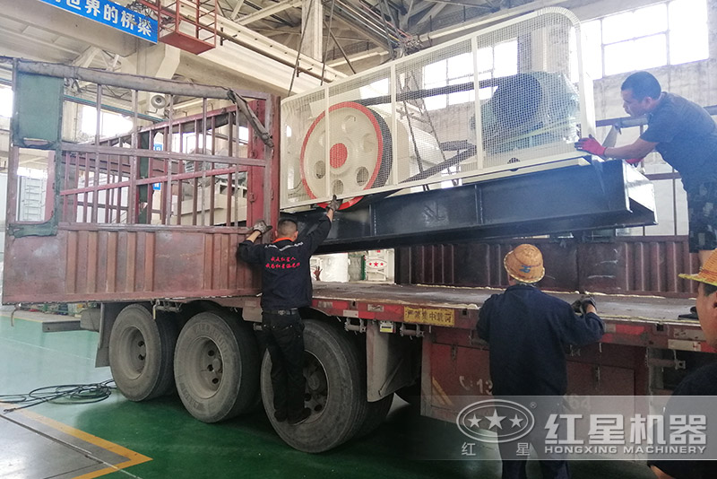 紅星對(duì)輥制砂機(jī)價(jià)格優(yōu)惠，車間直接發(fā)貨