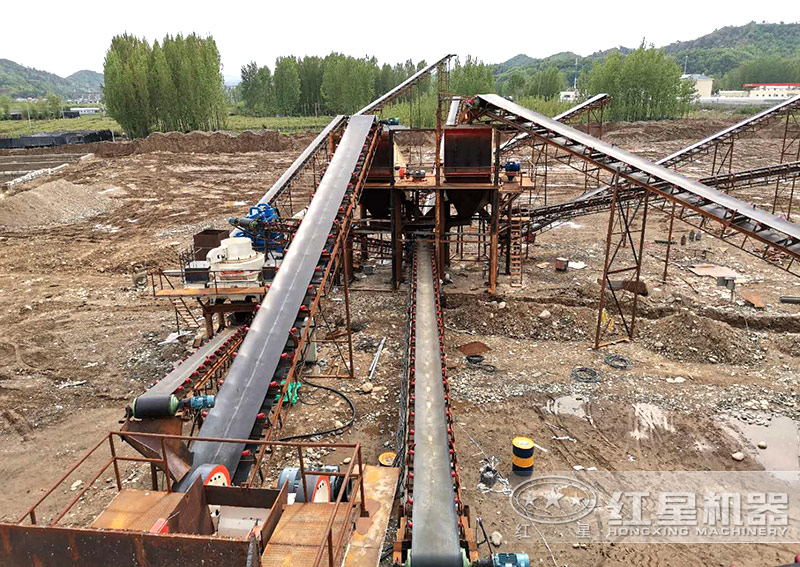 露天石料生產線現場