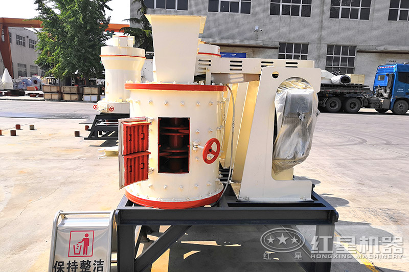 復合式破碎機一側有開門裝置 復合式破碎機一側有開門裝置