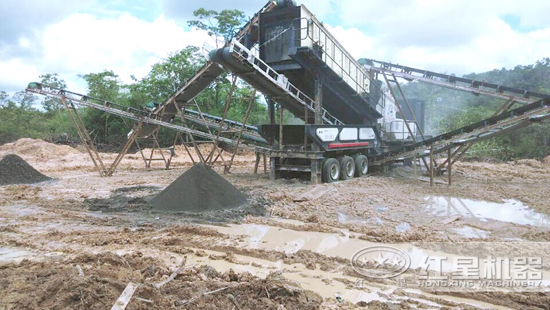 移動錘式破碎機作業現場 移動錘式破碎機作業現場