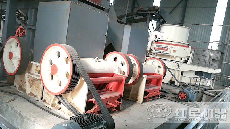 細鄂破配置的制砂生產線現場