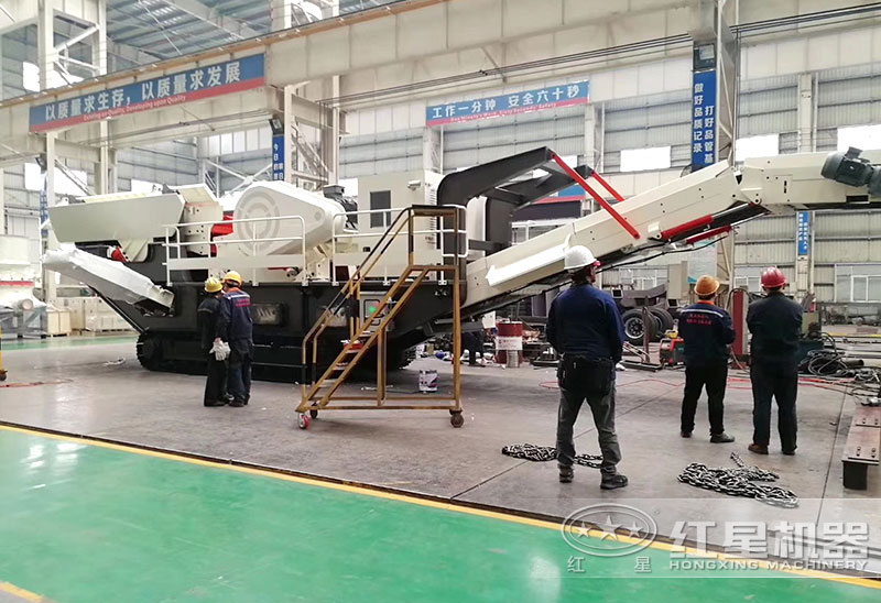 客戶車間參觀移動石子破碎機(jī)