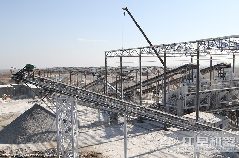 混凝土再生料破碎現場 混凝土再生料破碎現場