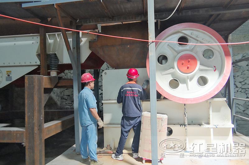 紅星機器售后人員現場檢查