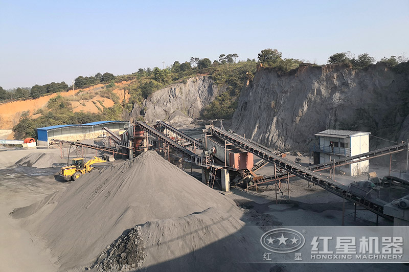 小型石料碎石生產線加工后成品(砂子和石子均有) 小型石料碎石生產線加工后成品(砂子和石子均有)