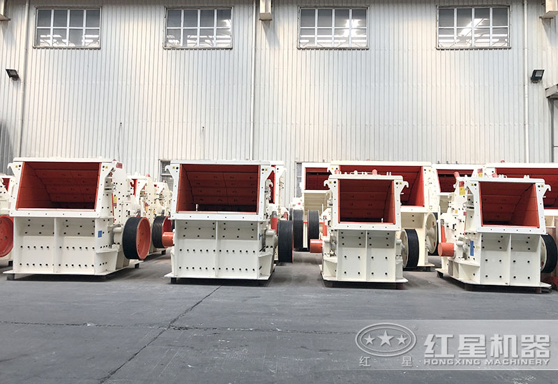 反擊破碎機依靠沖擊力破碎，出料好