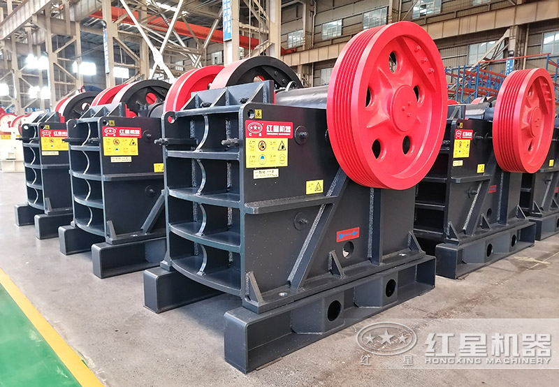 顎式破碎機,生產(chǎn)線中粗碎環(huán)節(jié),進料口大,時產(chǎn)量1~1000噸 顎式破碎機,生產(chǎn)線中粗碎環(huán)節(jié),進料口大,時產(chǎn)量1~1000噸