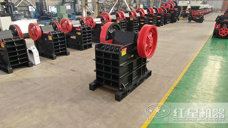 250x400顎式破碎機(jī)車(chē)間展示