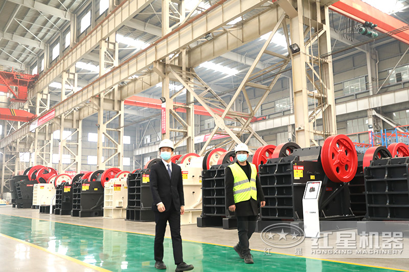 紅星機(jī)器顎式破碎機(jī)車間,客戶實(shí)地考察 紅星機(jī)器顎式破碎機(jī)車間,客戶實(shí)地考察