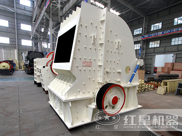 石灰石反擊式破碎機側(cè)面圖
