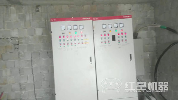 反擊式破碎機調控室