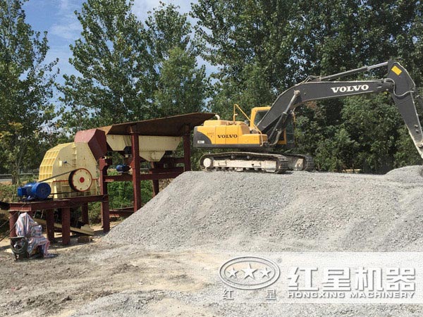 紅星錘式破碎機生產現場