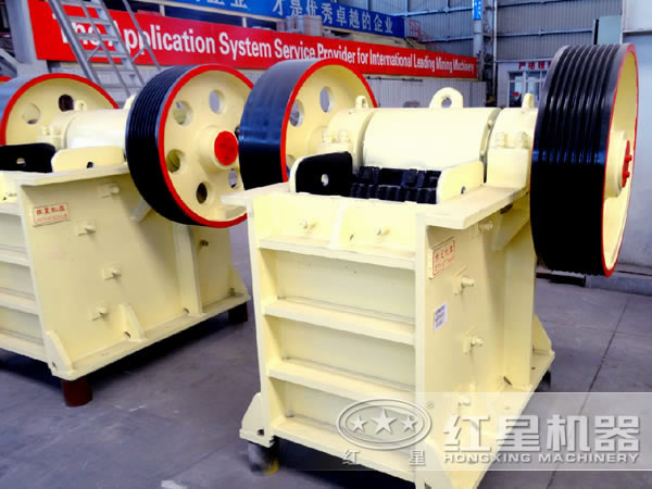 顎式破碎機(jī)車間實(shí)拍