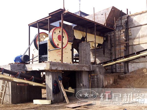 破碎機(jī)現(xiàn)場(chǎng)實(shí)拍