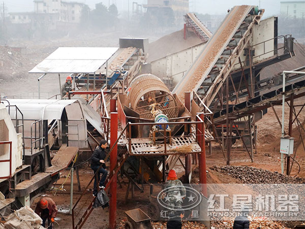 建筑垃圾移動破碎站工作現場實拍