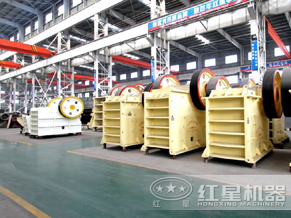 活性炭破碎機生產(chǎn)車間實拍