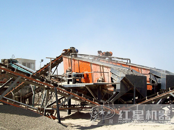 復(fù)合式破碎機(jī)實(shí)際工作現(xiàn)場