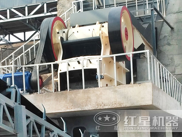 69顎式破碎機現場