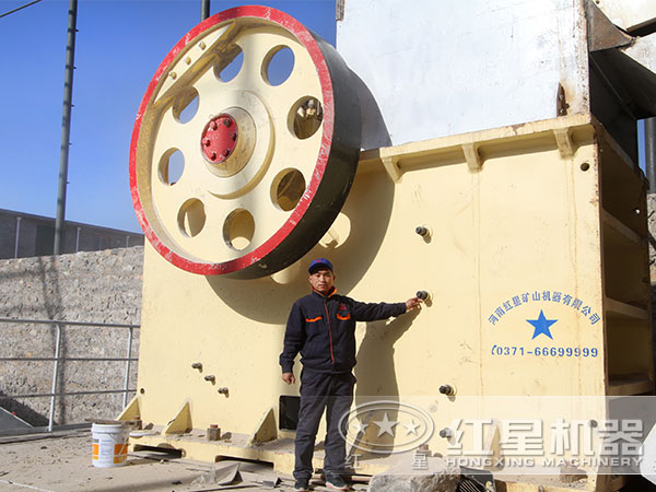 大型顎式破碎機現場實拍