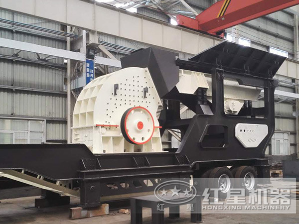 輪胎移動破碎機，搭載重錘破