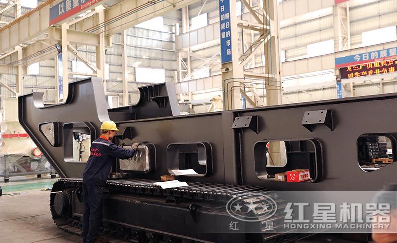 履帶式移動破碎站加工現場