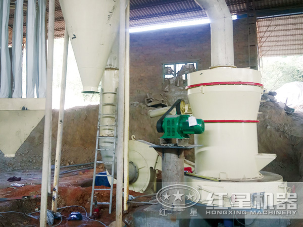 磨粉機(jī)作業(yè)現(xiàn)場