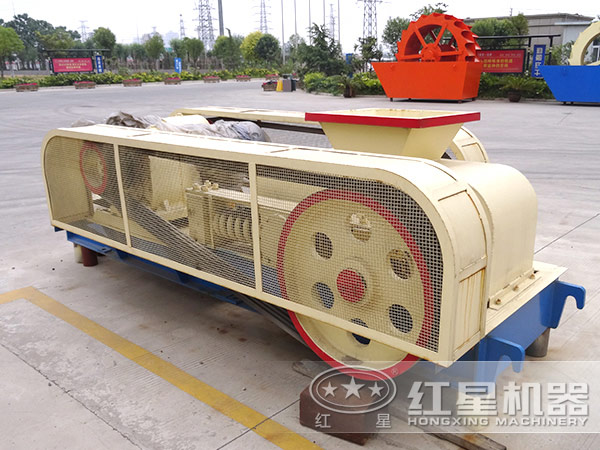 對輥破碎機廠區實拍