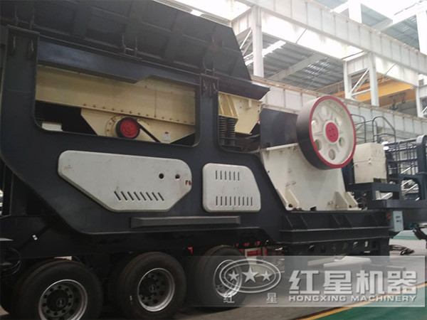 車載流動碎石機，搭載顎式破碎機