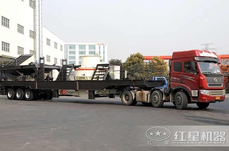 便攜移動式石頭粉碎制砂機發貨中