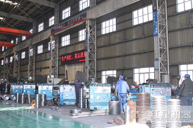 大型破碎機廠家生產(chǎn)車間