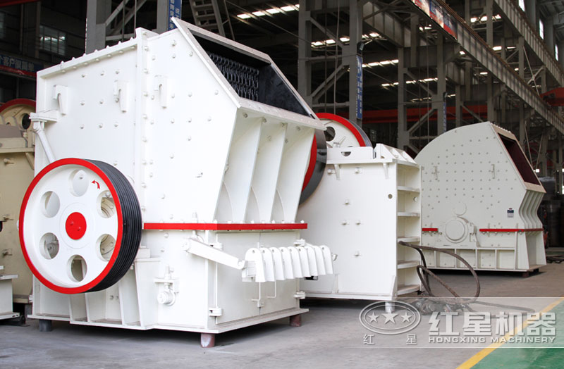 單段破碎機側(cè)面實拍