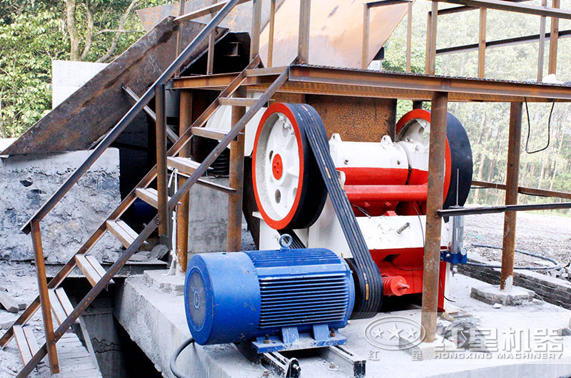 46顎式破碎機生產現場