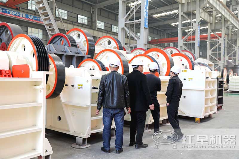 我公司生產的顎式破碎機有很多型號