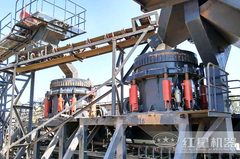 全液壓圓錐破碎機現場圖