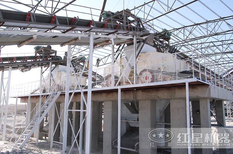 反擊破碎石機生產現場