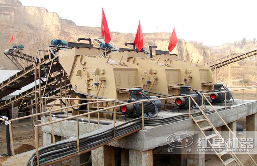 時產1000噸碎石現場配置3臺反擊破