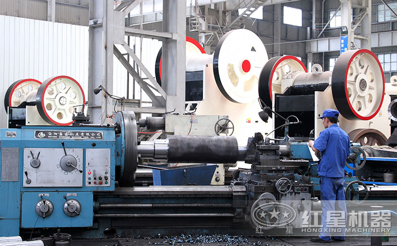 復擺式破碎機和簡擺式破碎機廠家生產車間