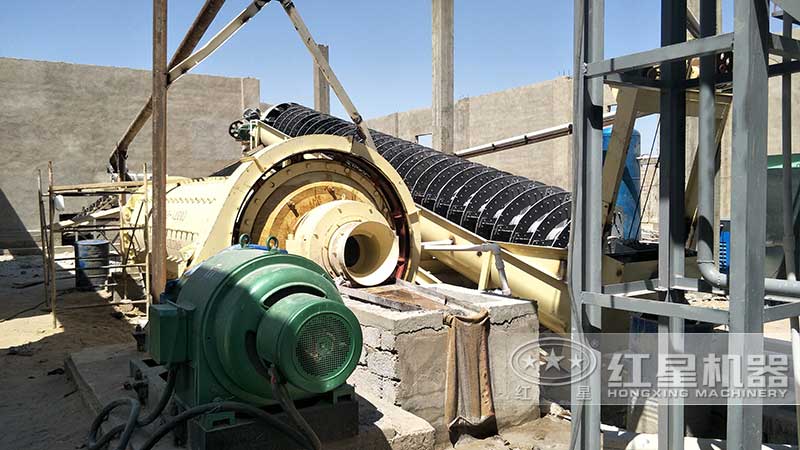 球磨機與螺旋分級機選礦現場