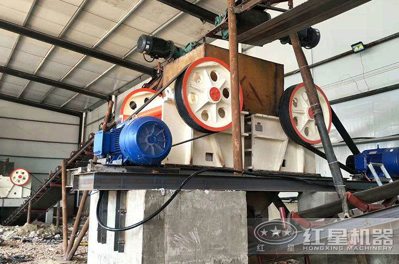 我投資的鄂破機作業現場