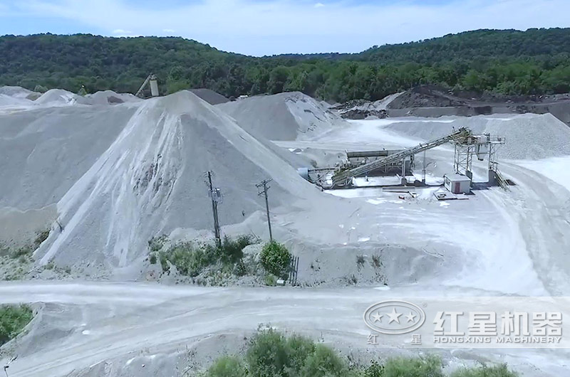 機(jī)制砂加工現(xiàn)場