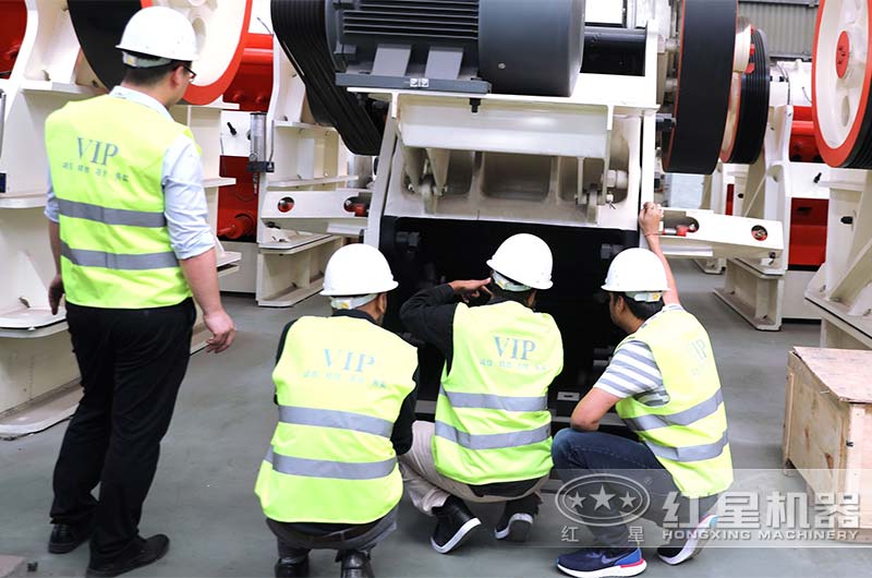 客戶到紅星機器生產廠區考察設備
