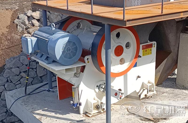 HDX德版連體顎式破碎機現場實拍