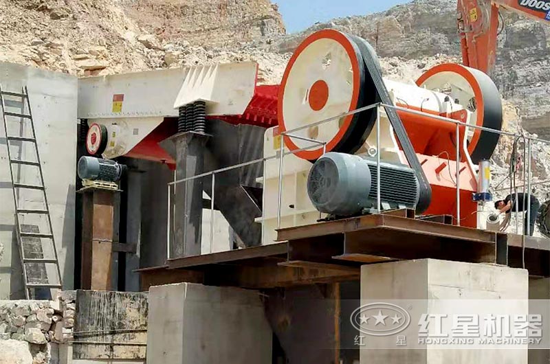 顎式破碎機(jī)加工現(xiàn)場(chǎng)
