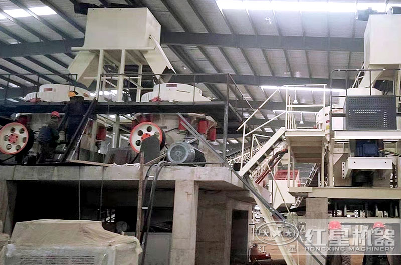 日產(chǎn)5000噸鵝卵石機制砂廠現(xiàn)場 日產(chǎn)5000噸鵝卵石機制砂廠現(xiàn)場