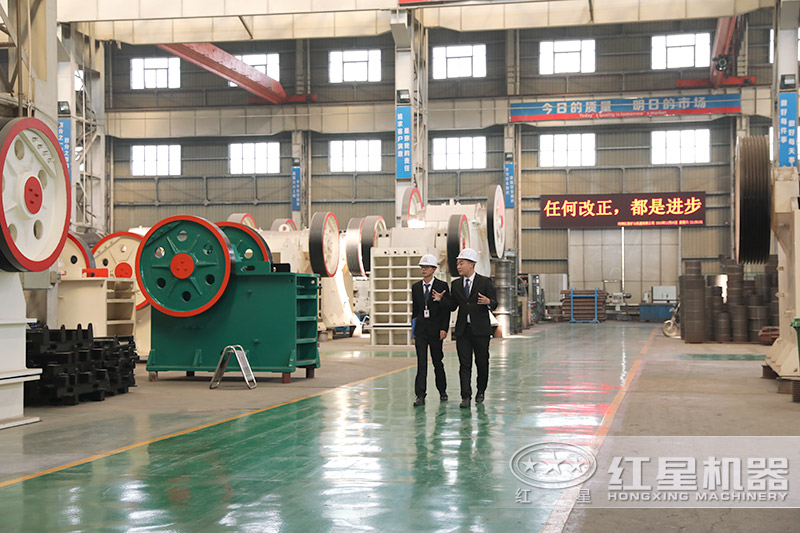 紅星客戶來廠考察75鄂破機(jī)