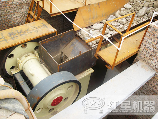 硅礦破碎機現(xiàn)場圖